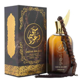 Amberkleurige parfumfles met donkere gebedskralen voor Sab ha Wa Oud parfumspray